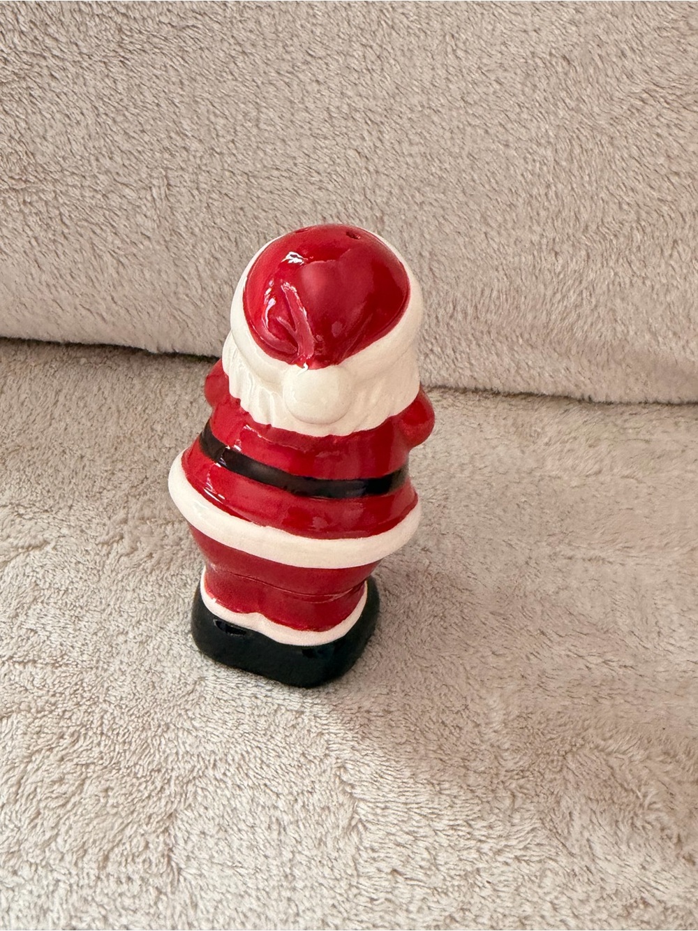Vintage Santa And Mrs. Claus Salt & Pepper Shakers Kissing Winking - Picture 3 of 12